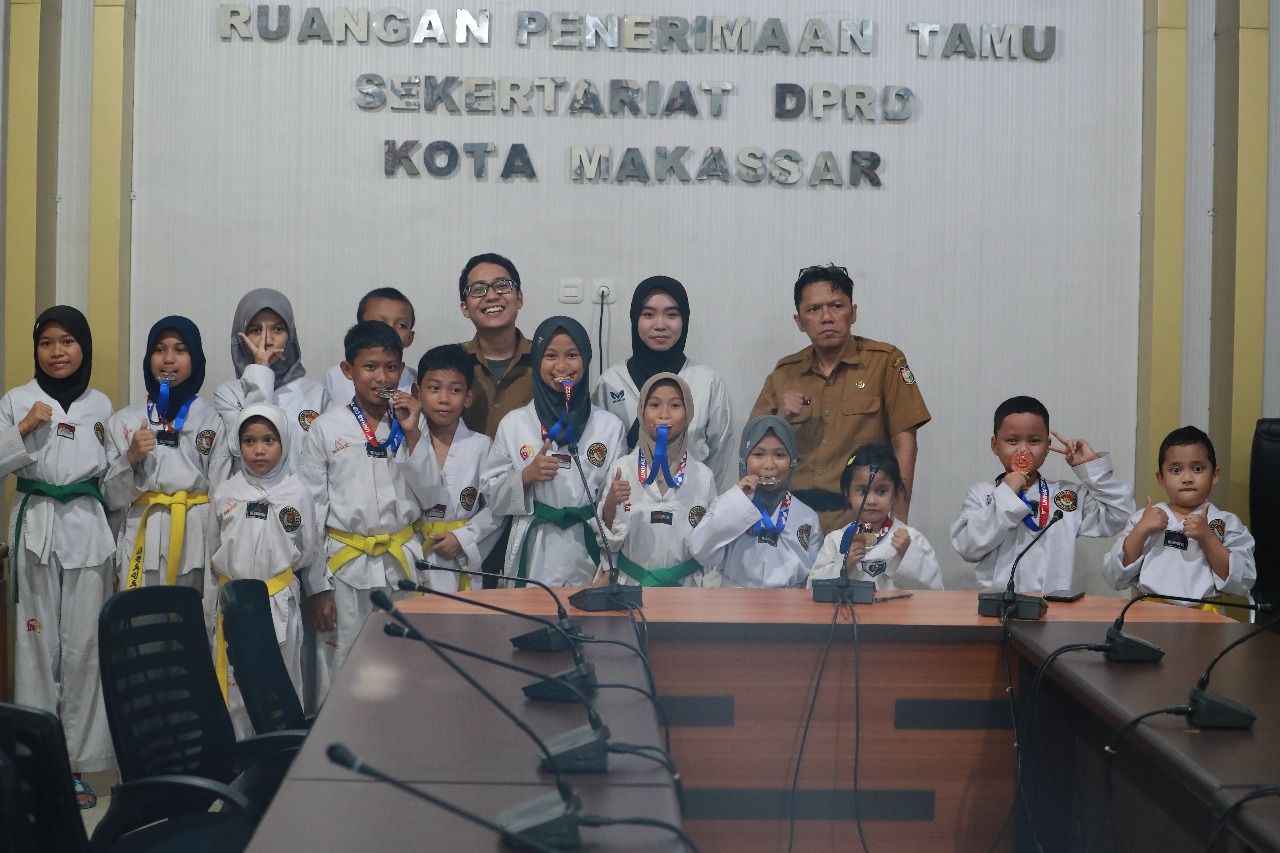 Atlet Taekwondo Dojang DPRD Makassar Raih 11 Medali di Kejuaraan Unhas Cup se-Indonesia Timur